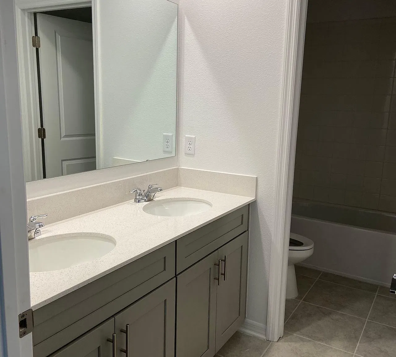6 bed, 2575 sqft, $2,950 — Photo 4