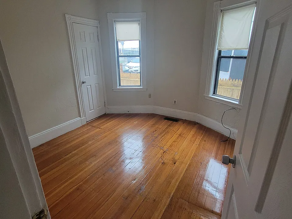 76 Bellevue St #1