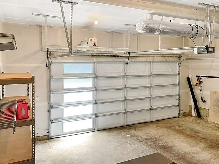 707 Newport Ct NE — Photo 35