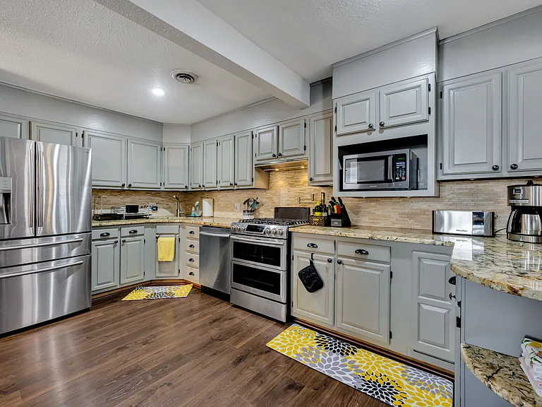 4620 Larkin St — Photo 4