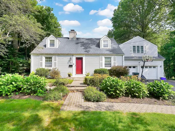 28 Walker Lane, West Hartford, CT 06117