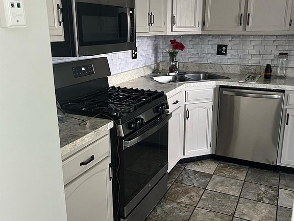 4th image of 322 E 60th Ct