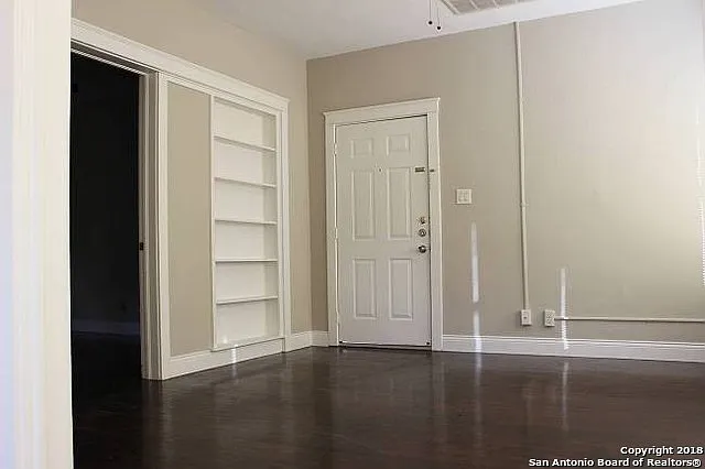 628 S Saint Marys St #200 — Photo 11