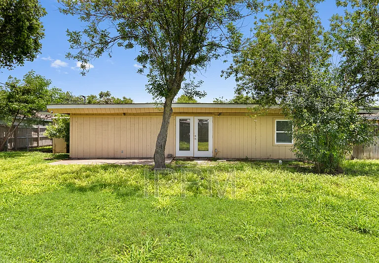 914 E Carrol St — Photo 21
