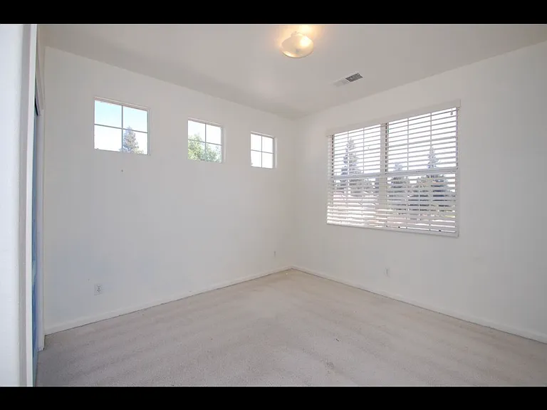 5524 W Bluff Ave — Photo 1