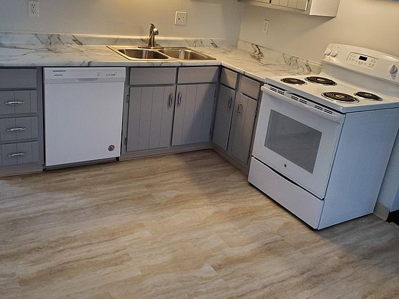 3rd image of 5944 Saranac Dr