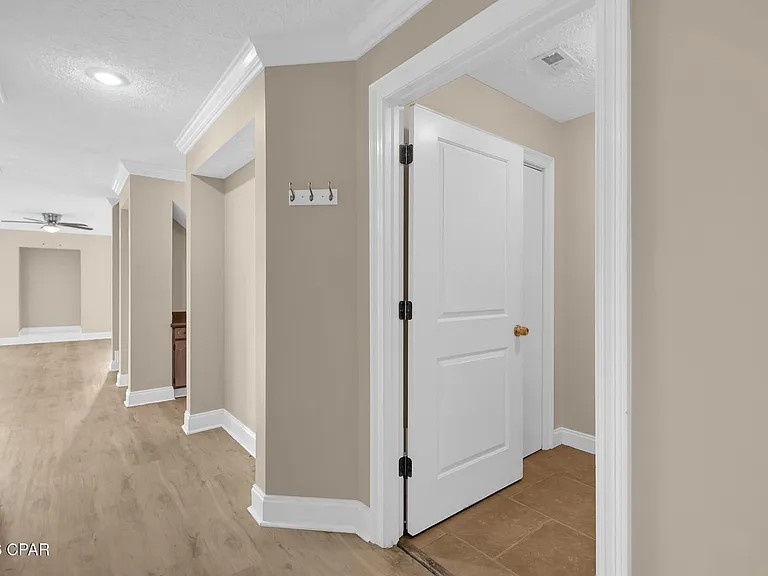 1365 Capri Dr — Photo 15
