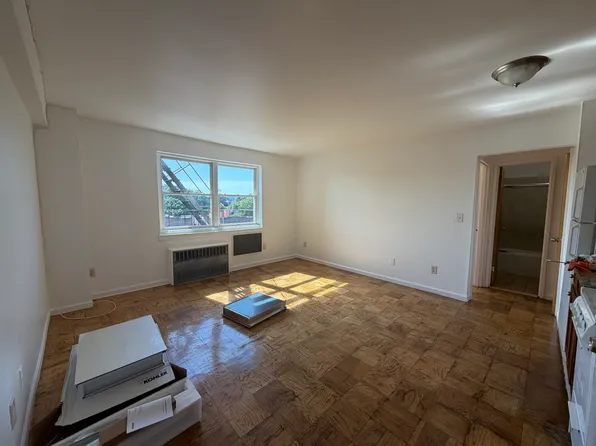(undisclosed Address), Yonkers, NY 10705