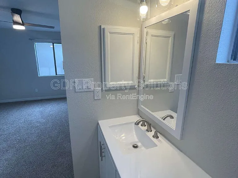 4733 Platinum Dr NE — Photo 29