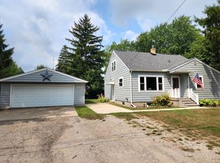303 Yale St, Bay City, MI 48708