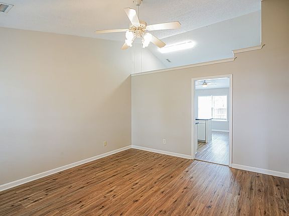 4th image of 720 Dellwood Dr