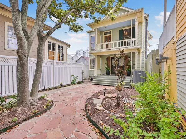 611 Church St, Galveston, TX 77550