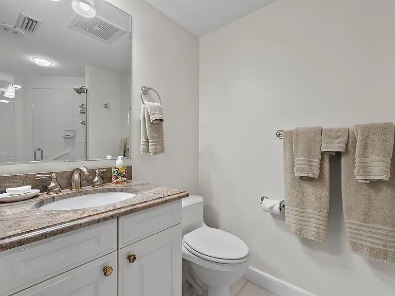 4021 Gulf Shore Blvd N #202 — Photo 21
