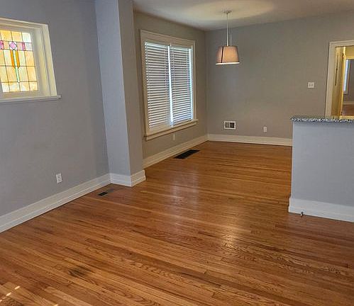 5th image of 4933 Devonshire Ave
