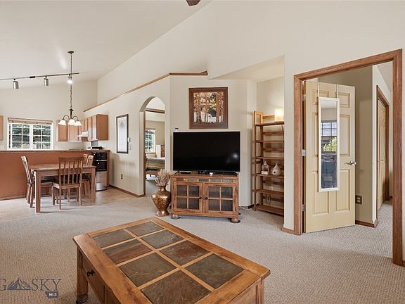 4th image of 8 Eliza Dr Unit B