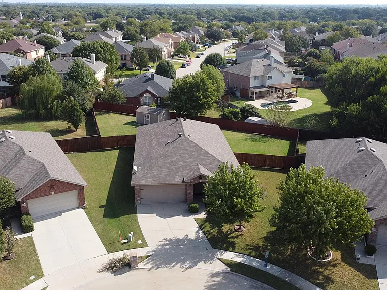 6940 Derbyshire Dr — Photo 3