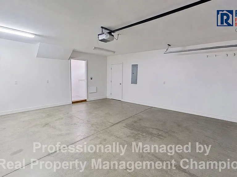 1734 Heatherstone Ln — Photo 13