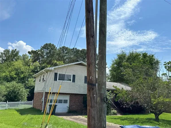 2111 Edinburgh Dr SW, Huntsville, AL 35803