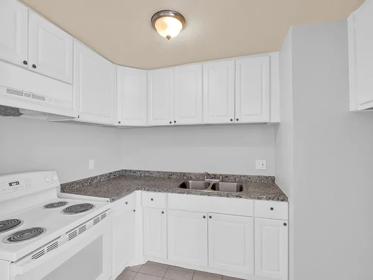 Ramona Garden Apartments — Photo 23