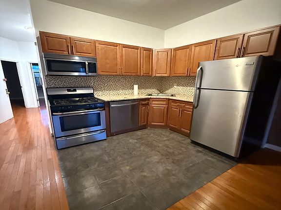 2nd image of 491 Greene Ave APT 4