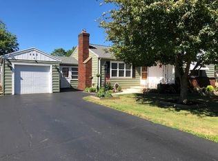 860 Denise Rd, Rochester, NY 14616