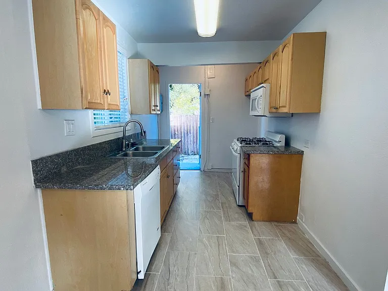 1685-1697 N Summit Avenue 109 #137 — Photo 7