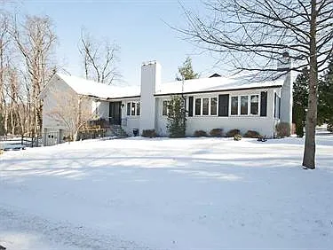 219 Grandview Dr N photo 1