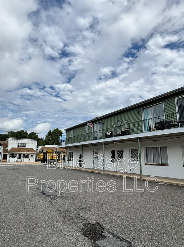 1 bed, 1.0 bath, 800 sqft, $1,045 — Photo 1
