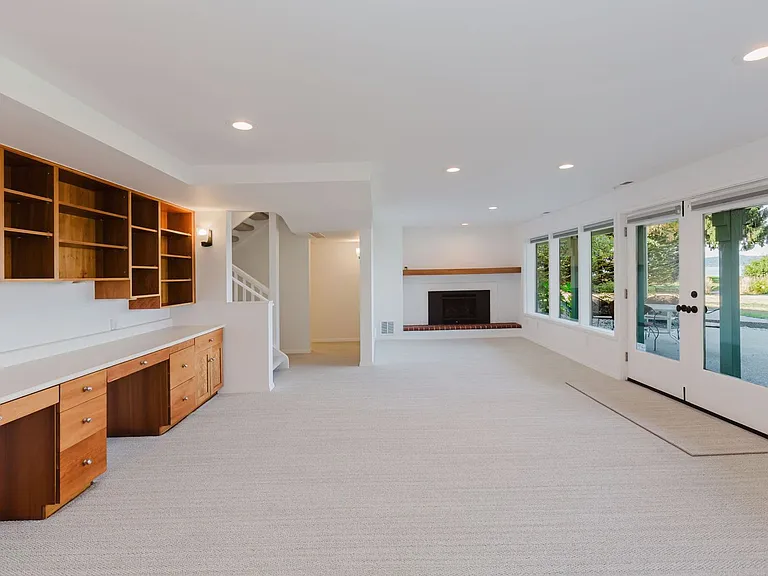 15550 Broom St NE — Photo 29