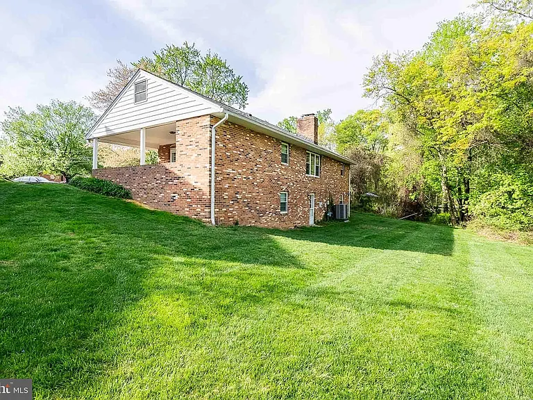 6608 Fairlawn Dr — Photo 31