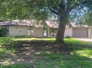 203 N Elm St, Fairland, OK 74343