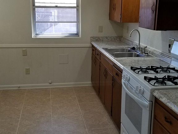 4th image of 527 N Brown St