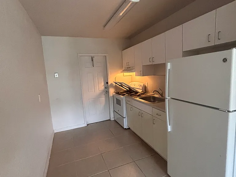 221 NW 11th Ave #3 — Photo 7