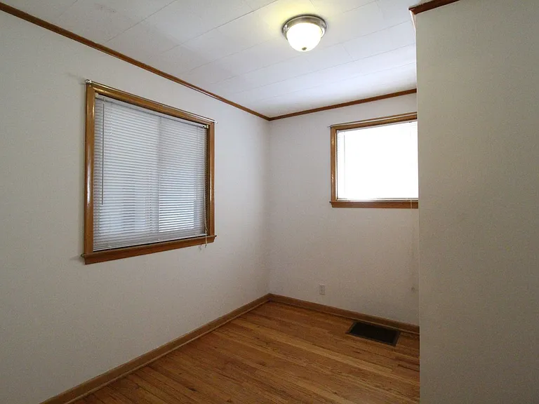 1312 W 39th St #1 — Photo 9