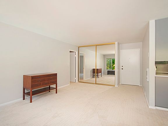 5th image of 1775 Diamond St Unit 233