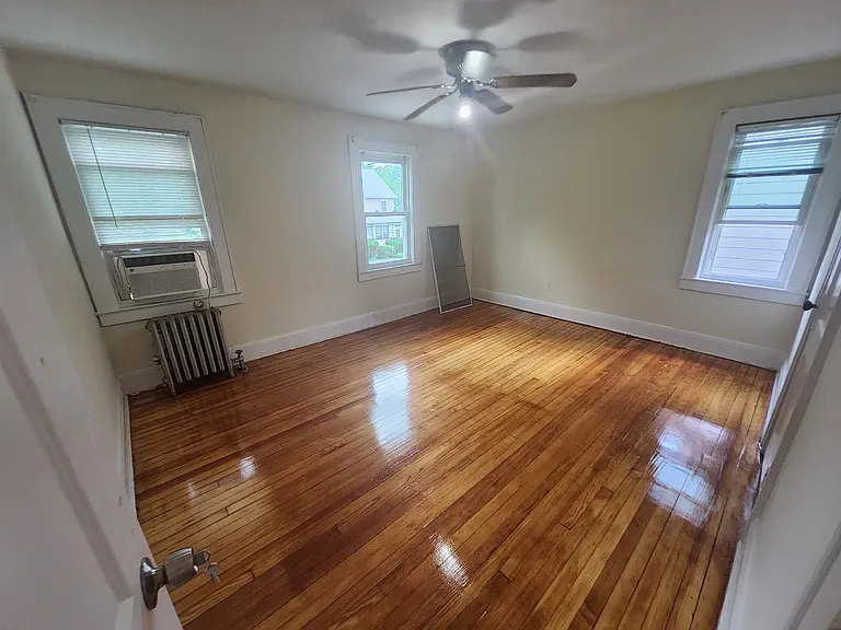 208 Clover St — Photo 3