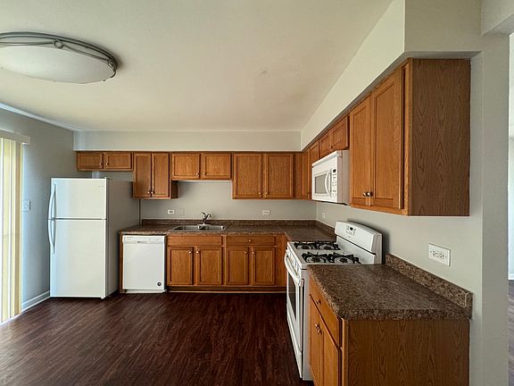 5th image of 18701 Oakwood Ave