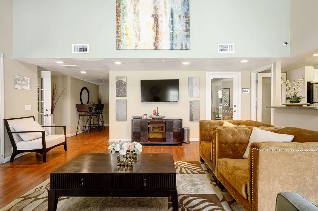 2 bed, 600 sqft, $2,285 — Photo 3