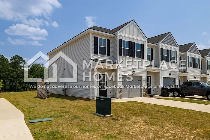 3 bed, 2.5 bath, 1740 sqft, $1,695 — Photo 2