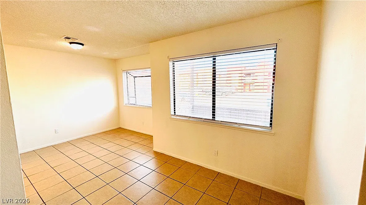 2 bed, 2.0 bath, 3952 sqft, $1,225 — Photo 4