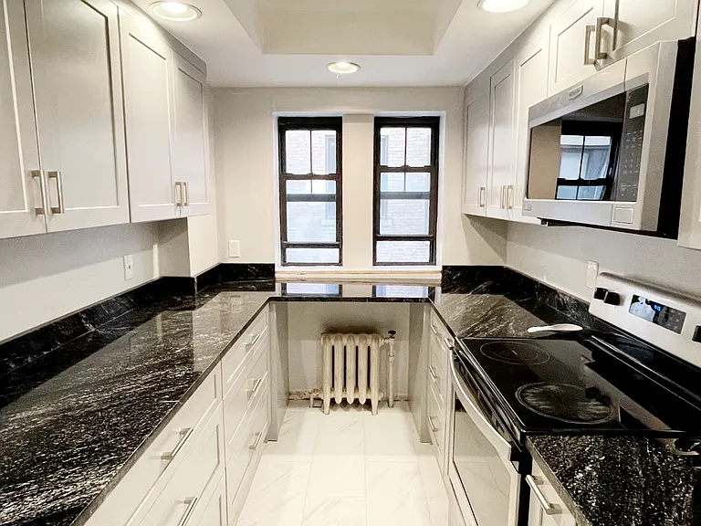 452 Park Dr #9 — Photo 2