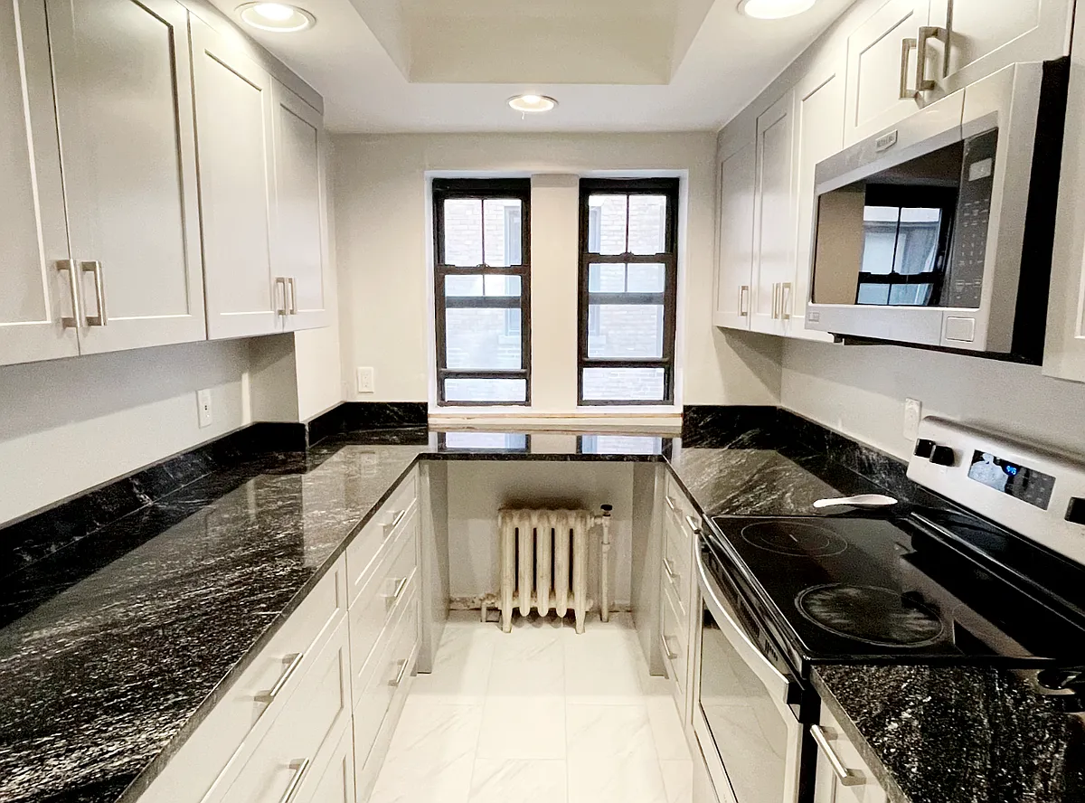Building Photo - 452 Park Dr #9