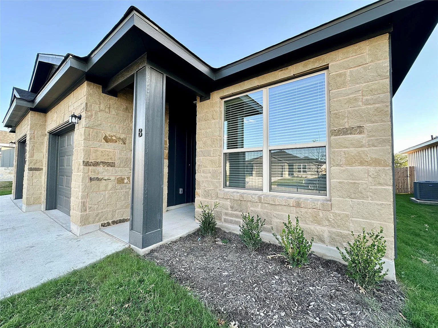 3 bed, 2.0 bath, 1175 sqft, $1,500 — Photo 4