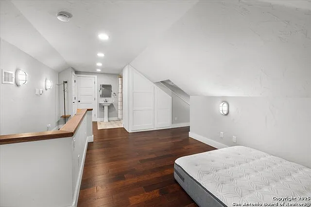 504 6th St — Photo 30
