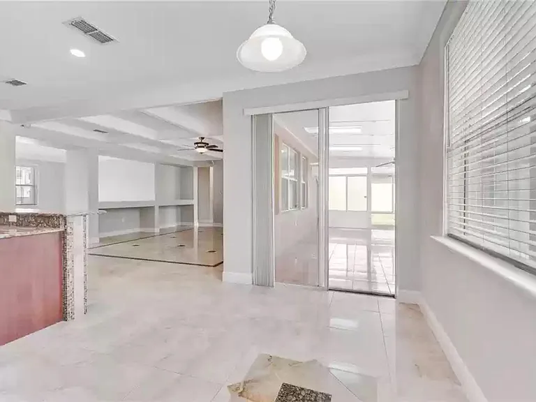 10119 Malpas Point — Photo 31