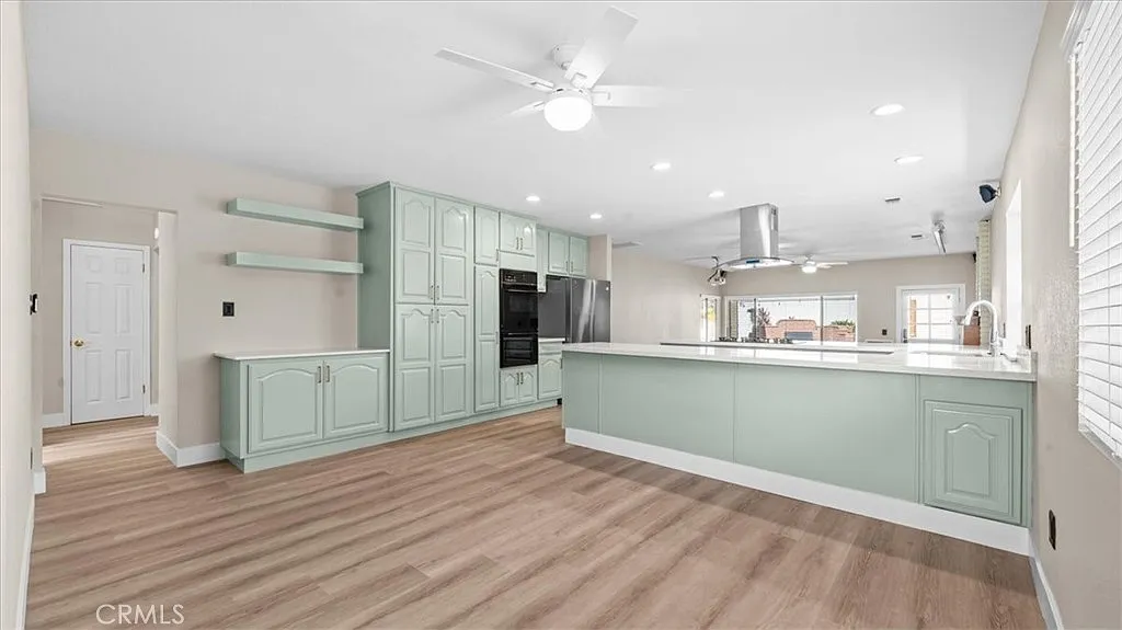 4 bed, 2336 sqft, $4,600 — Photo 4