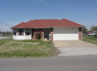 411 W High St, Aurora, MO 65605