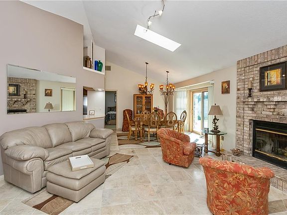 5th image of 222 Deer Park Ct