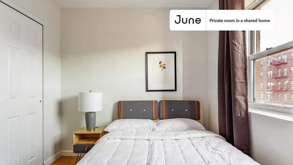 Full bedroom in 4 bed/2 bath home in Flatbush #1648 A — Photo 4