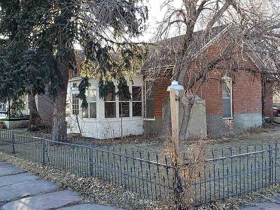 2nd image of 220 W 6th street